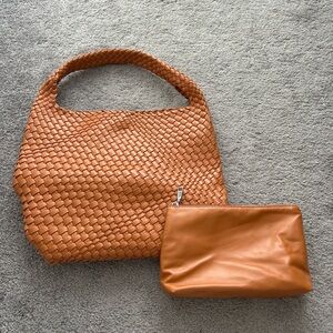 Elegant Tan Woven Tote Bag with Pouch